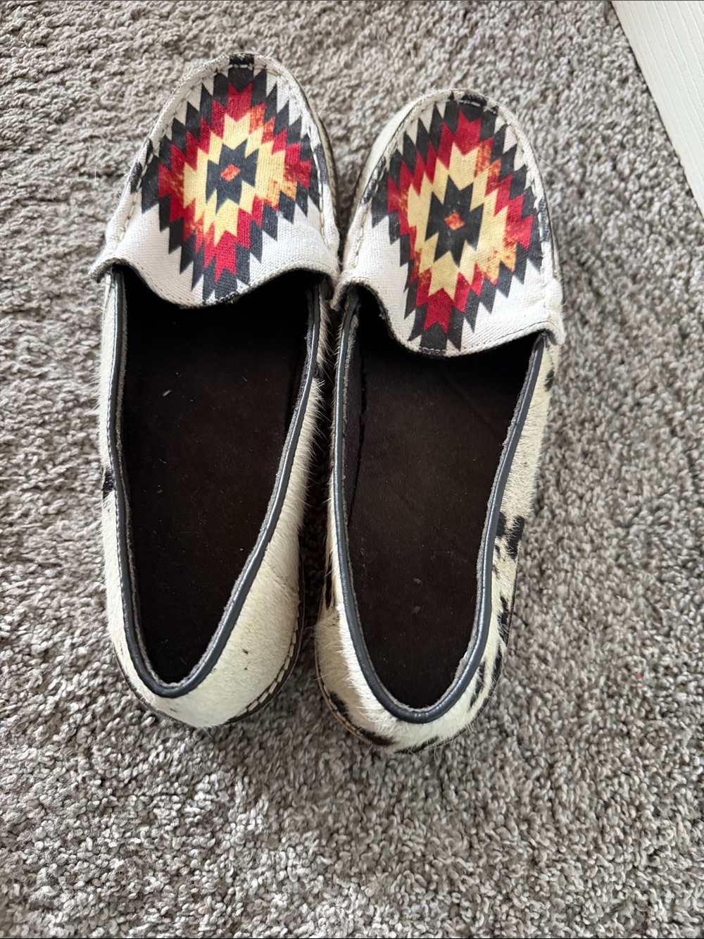 Tribal Print Slip-On Flats in Cream, Red & Black